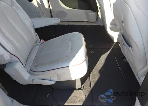 2017 Chrysler Pacifica Limited z USA, uszkodzony, nr VIN 2C4RC1GG3HR591689